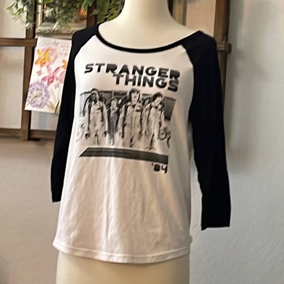 Stranger Things Netflix 3/4 Sleeve Ladies Tee T-Shirt Small Medium - Picture 1 of 6